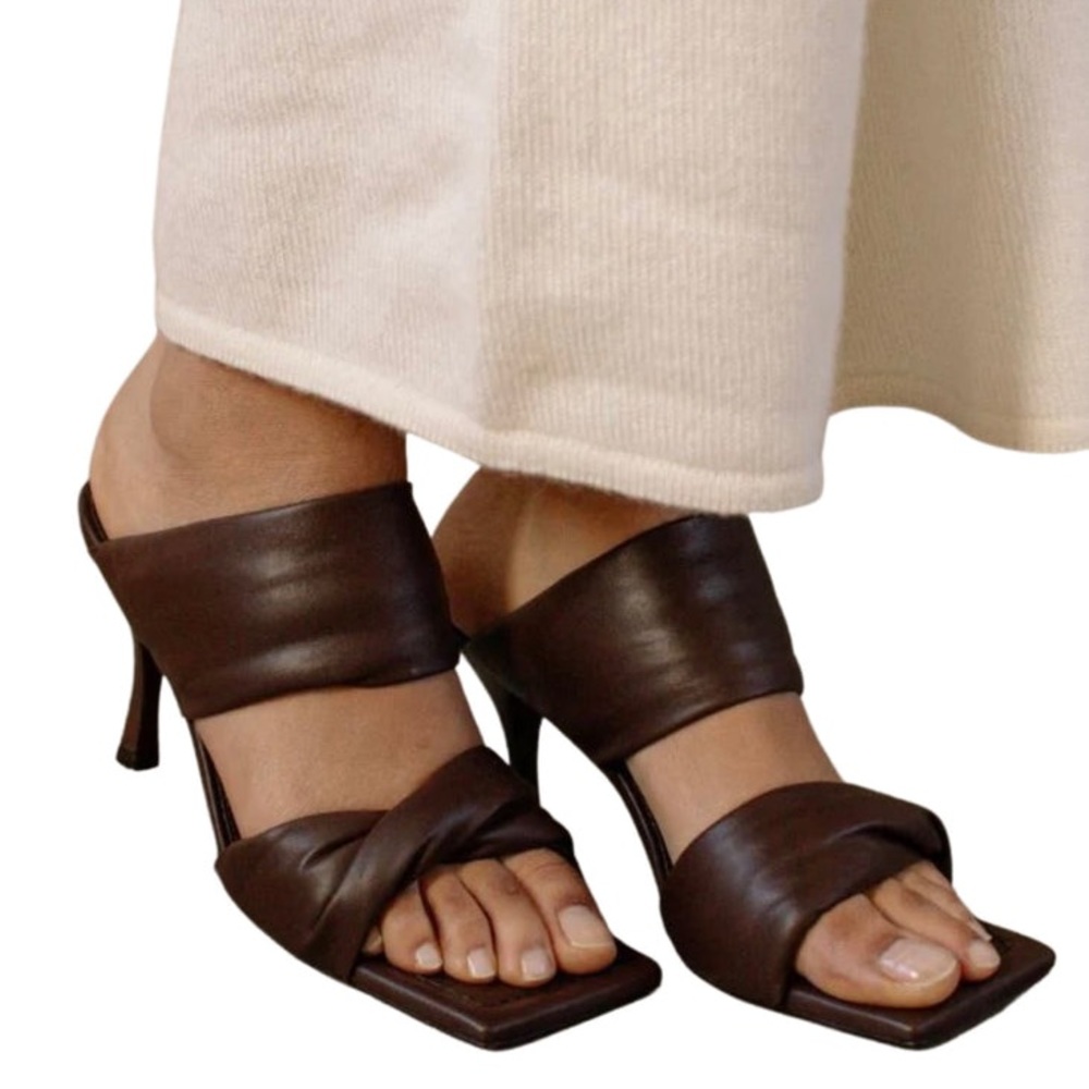Alohas Twist Strap Heel New in Box